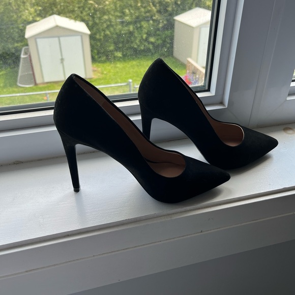 Black Pumps - Picture 2 of 4